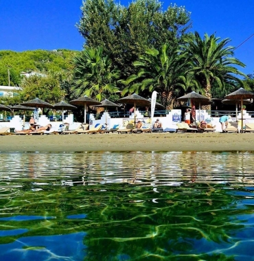 ζητειται μαγειρας η βοηθος μαγειρα