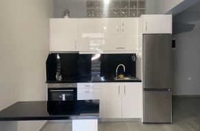 Ανακαινισμενο ημιυπόγειο προς ενοικίαση