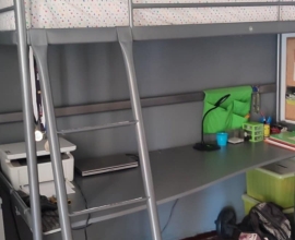 Κρεβάτι-γραφείο και σιφινιέρα