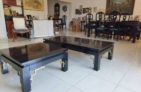 Τραπεζαρία, μπουφές, καθρέφτης και τραπεζάκια σαλονιού.